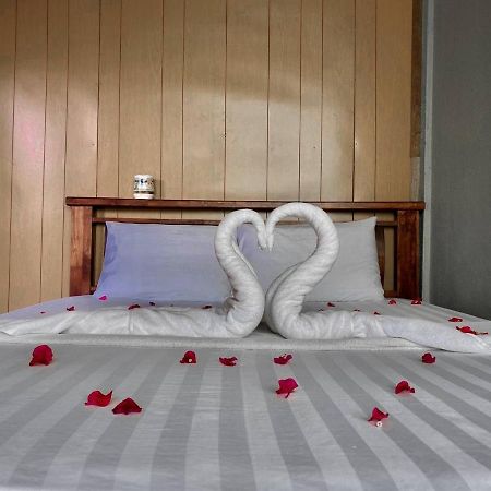 Perhentian Hazipah Hotel Kampong Pasir Hantu Exterior foto