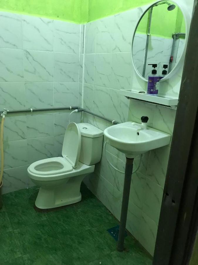 Perhentian Hazipah Hotel Kampong Pasir Hantu Exterior foto