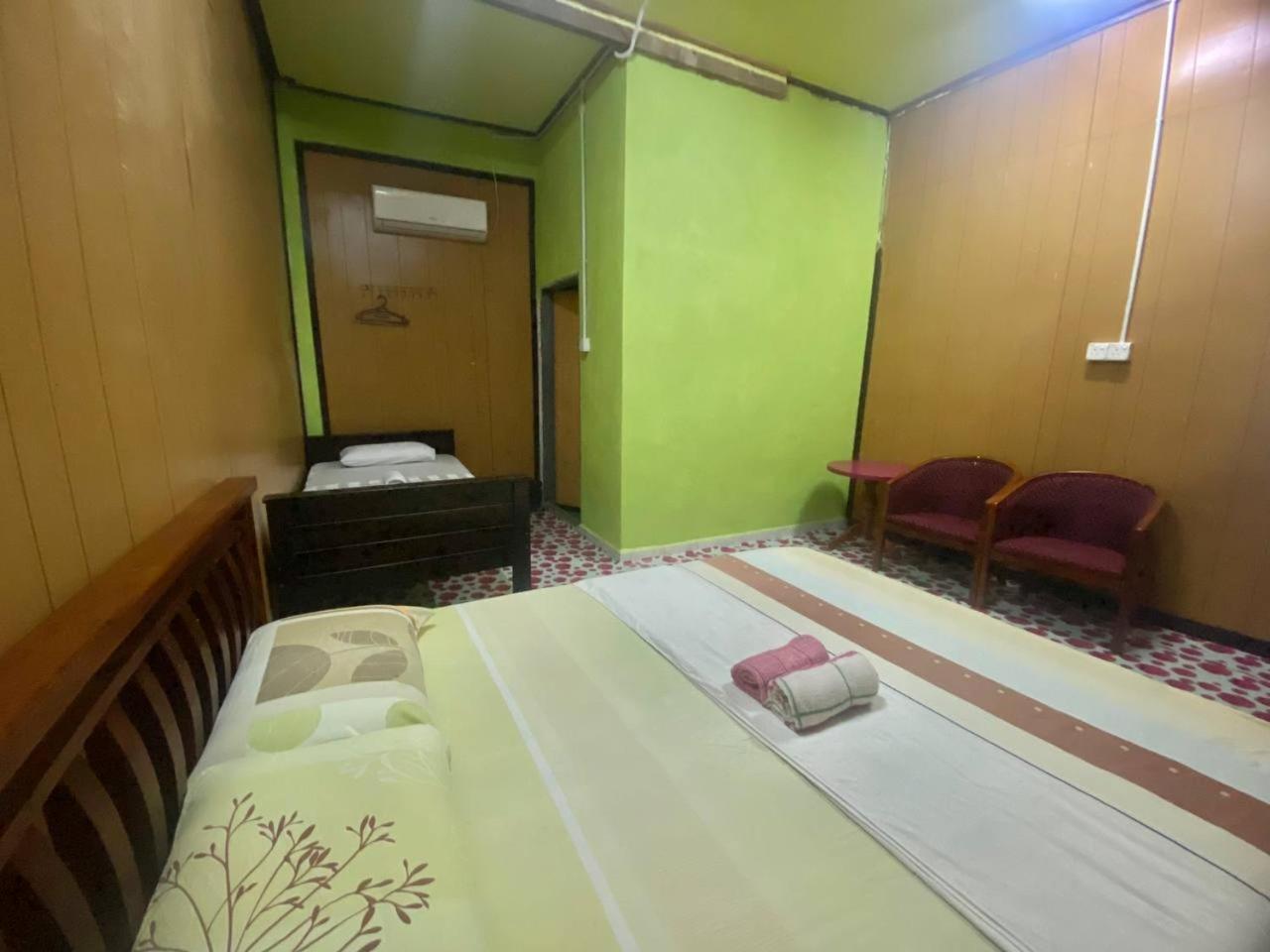 Perhentian Hazipah Hotel Kampong Pasir Hantu Exterior foto